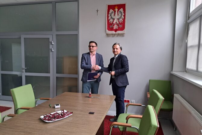 Instytut Biologii US podpisał umowę patronacką z Zespołem Szkół nr 6 im. M. Reja w Szczecinie